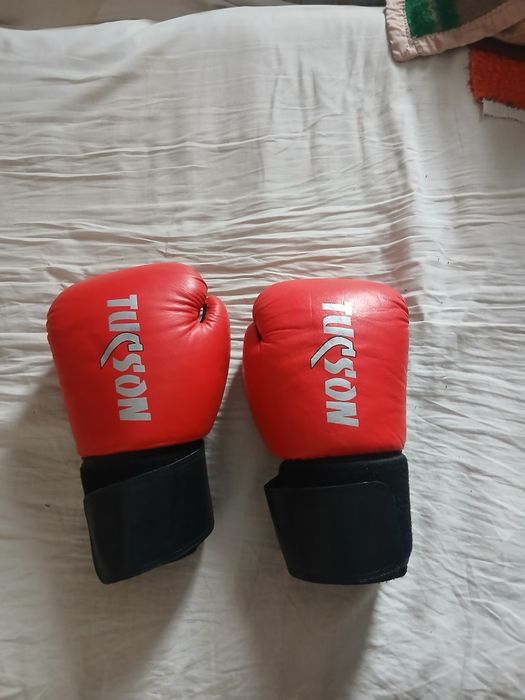 Боксови ръкавици