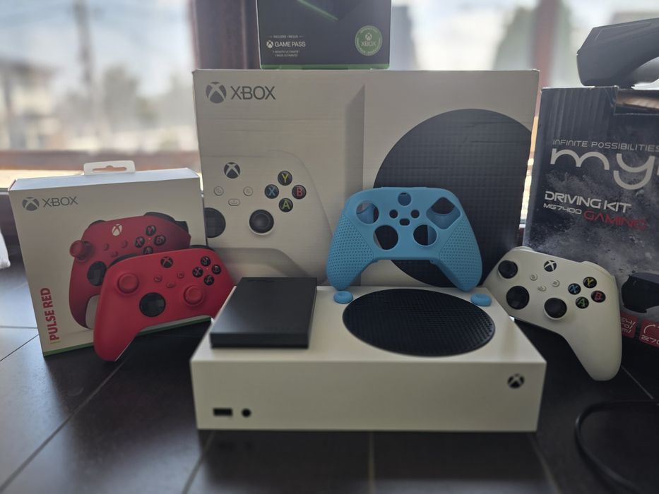 Xbox Series S + SSD Seagate 2TB + 2 controllere + volan/pedale Myria – pachet complet