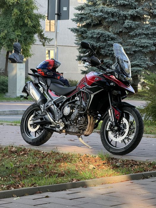 Motocicleta Triumph Tiger 900 GT PRO 2024.