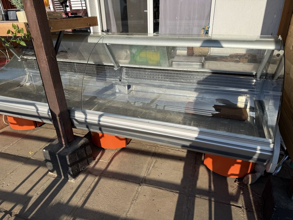 Хладилна витрина