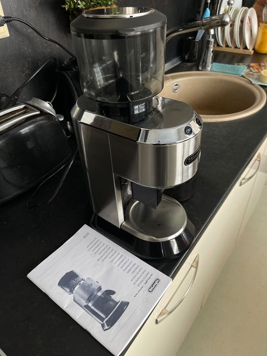 Кафемелачка Delonghi Dedica KG520