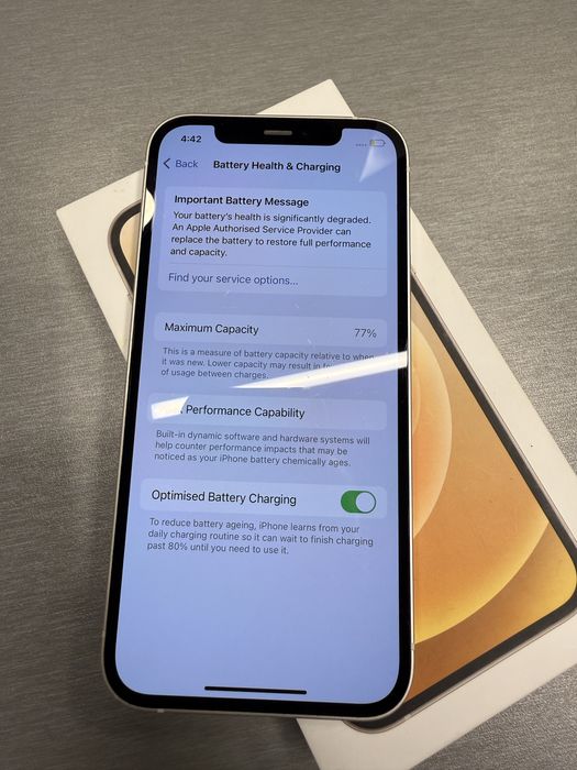 Iphone 12 64gb бял