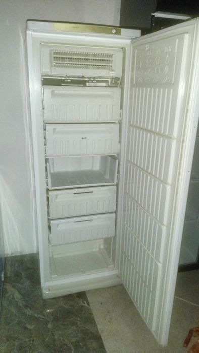 Морозильник Индезит.