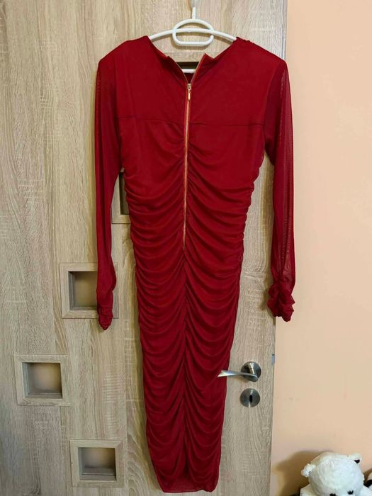 Стилни рокли и запазени в добро състояние