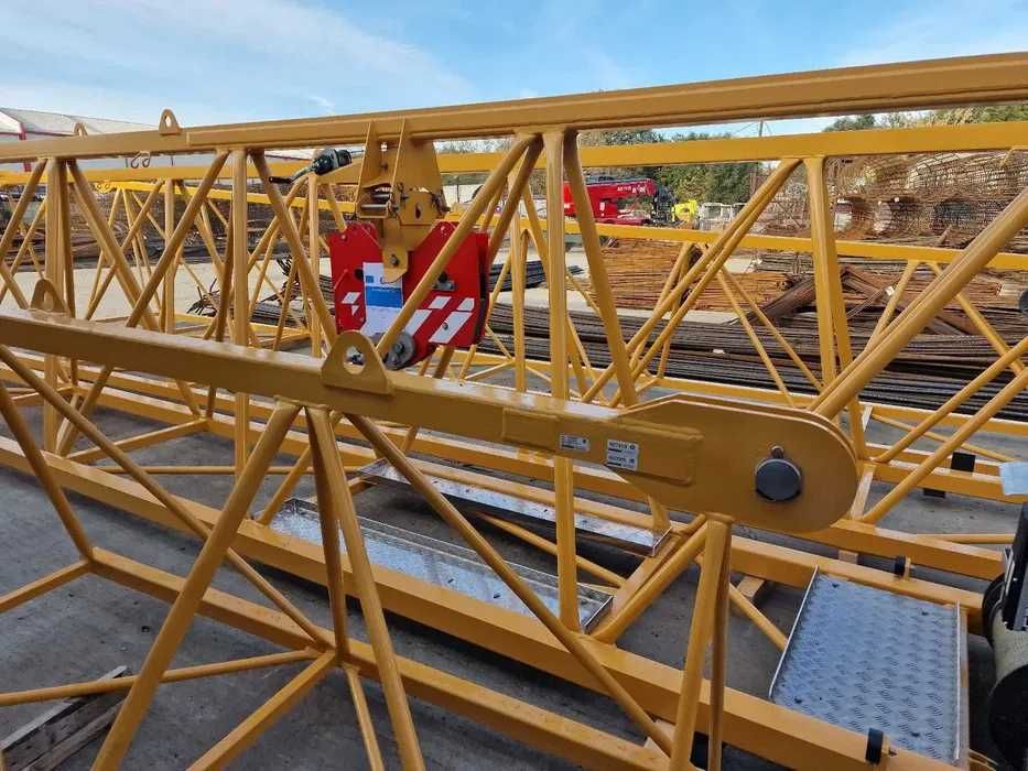 Inchiriem Macara Turn NOUA Liebherr 85EC B5