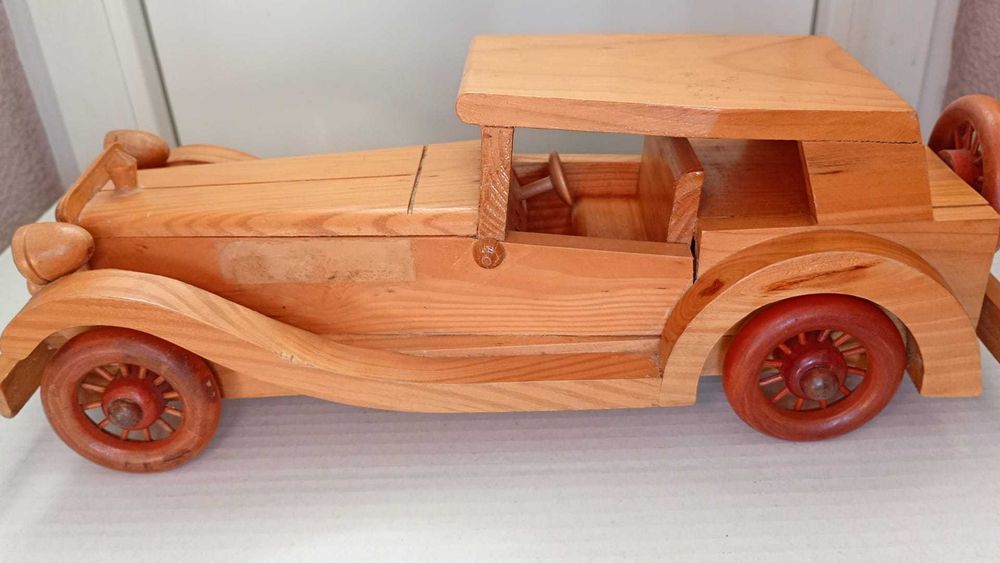 Дървена кола -ръчна изработка