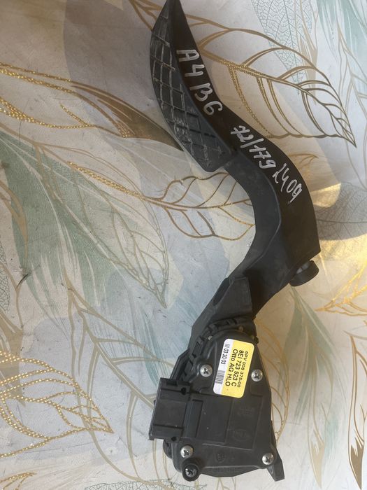 Педаль газа на Ауди А4 В6