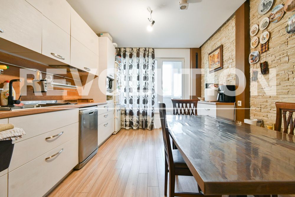 Продава се Четиристаен апартамент в София, Люлин 1 - 114 кв.м за 2193 €/кв.м - Снимка #1