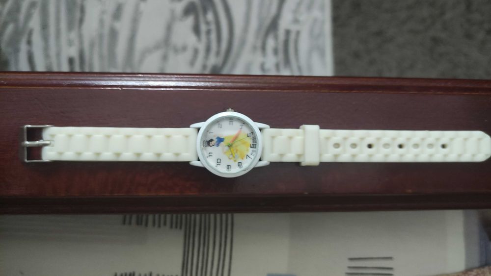 Детские часы, комплект бижутерии.