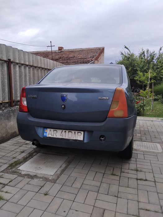 Vând Dacia Logan