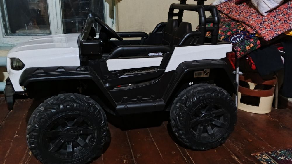 Bolalar moshinasi sotiladi