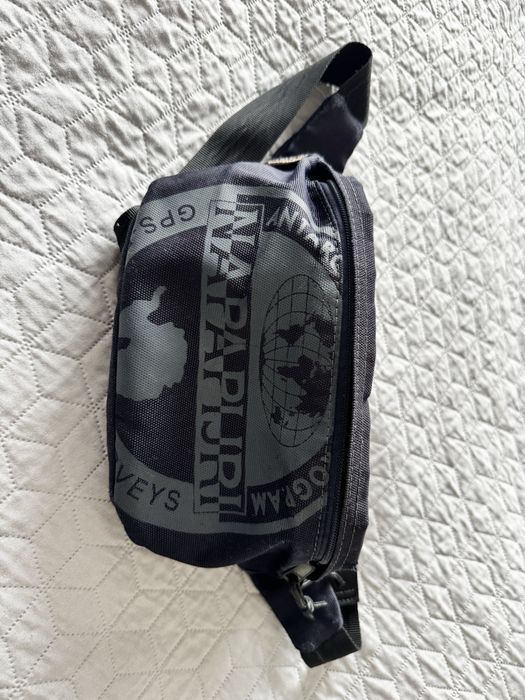 Тъмносиня мъжка чанта Napapijri