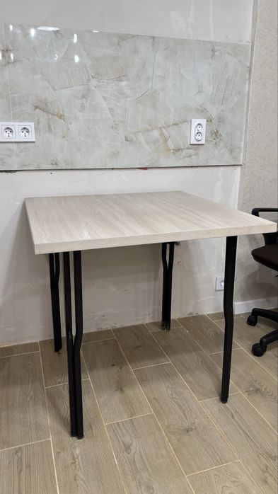 Продам стол , 80*80