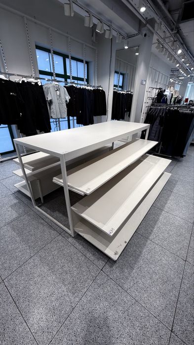 Продаётся большой стол комплект, общие 7 штук точно такие одинаково