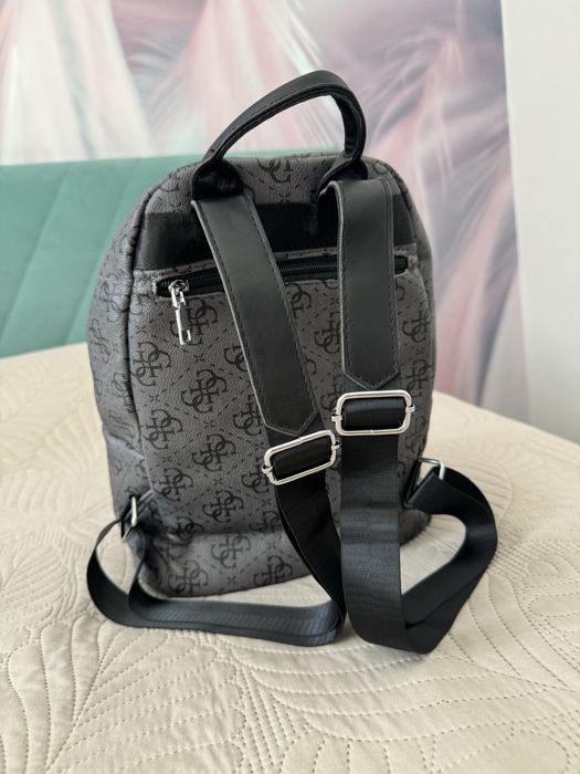 Рюкзак кожаный Guess