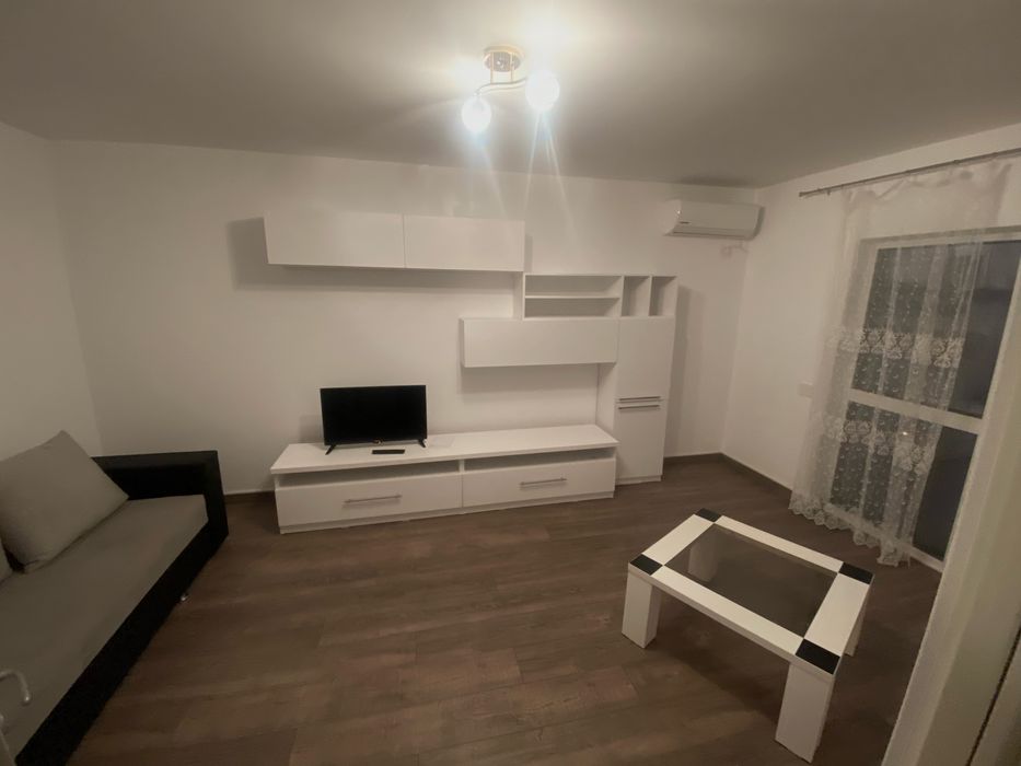 Inchiriez apartament Newton Tatarasi