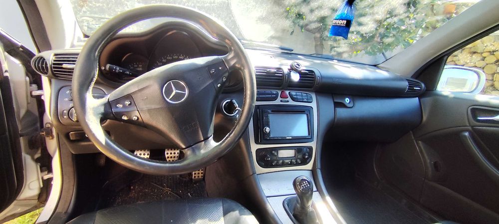 Продава се цял за части Mercedes 220 CDI W203