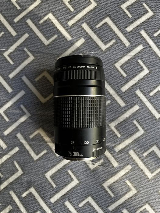 Объектив Canon EF 75-300mm