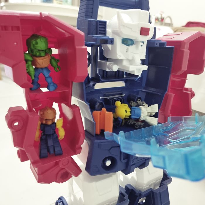 Robot mare se transforma