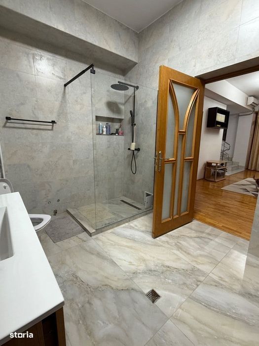 Vilă de Vânzare