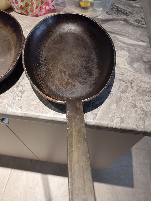 Продам чугунную сковородку