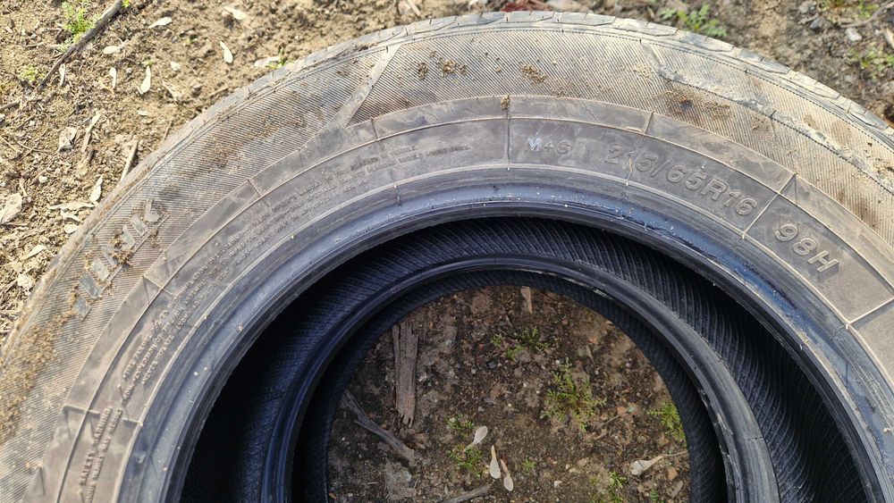 Две шины 215/65/16
