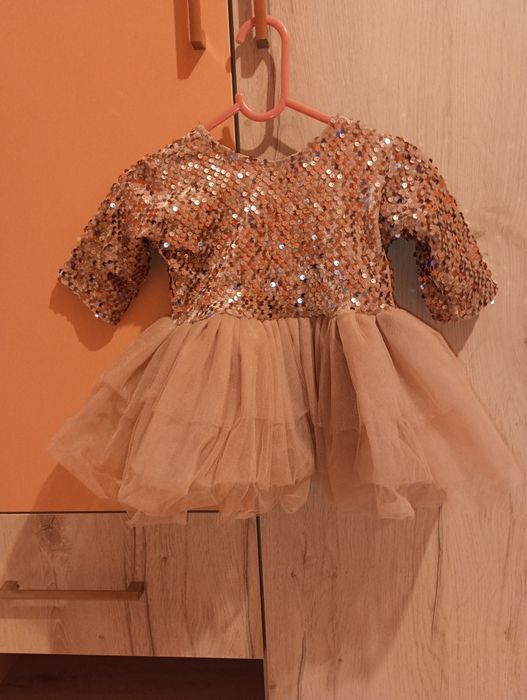 Комплект розови рокли за майка и дъщеря от кадифе с пайети и тюл!