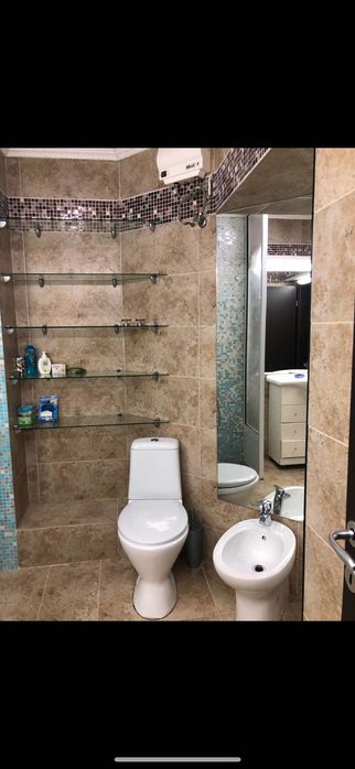 Дава се под наем Двустаен апартамент в Бургас, Лазур - 68 кв.м за 433.5 € - Снимка #3