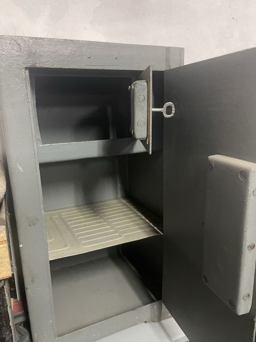 Советский металлический сейф