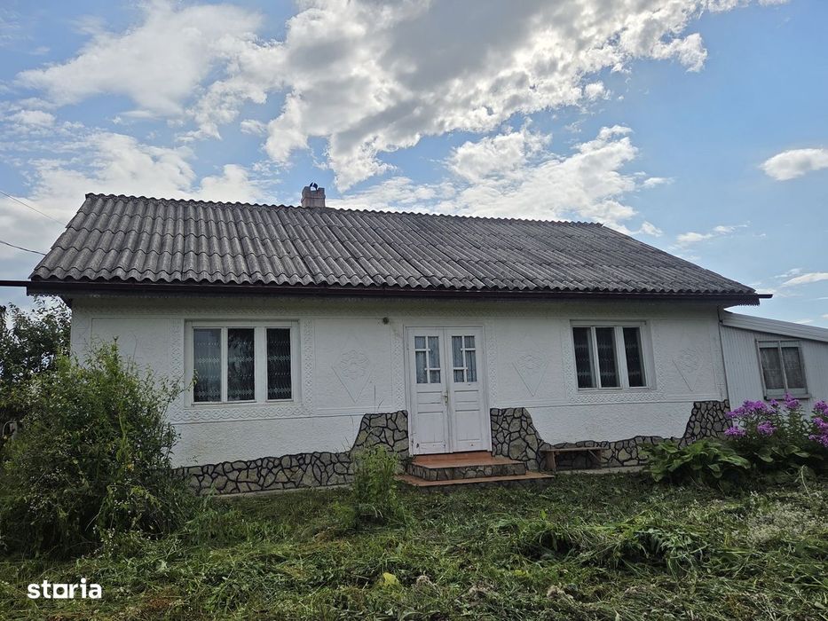 Se vinde casă 4 camere parter Zamostea Suceava 30.000euro + anexe