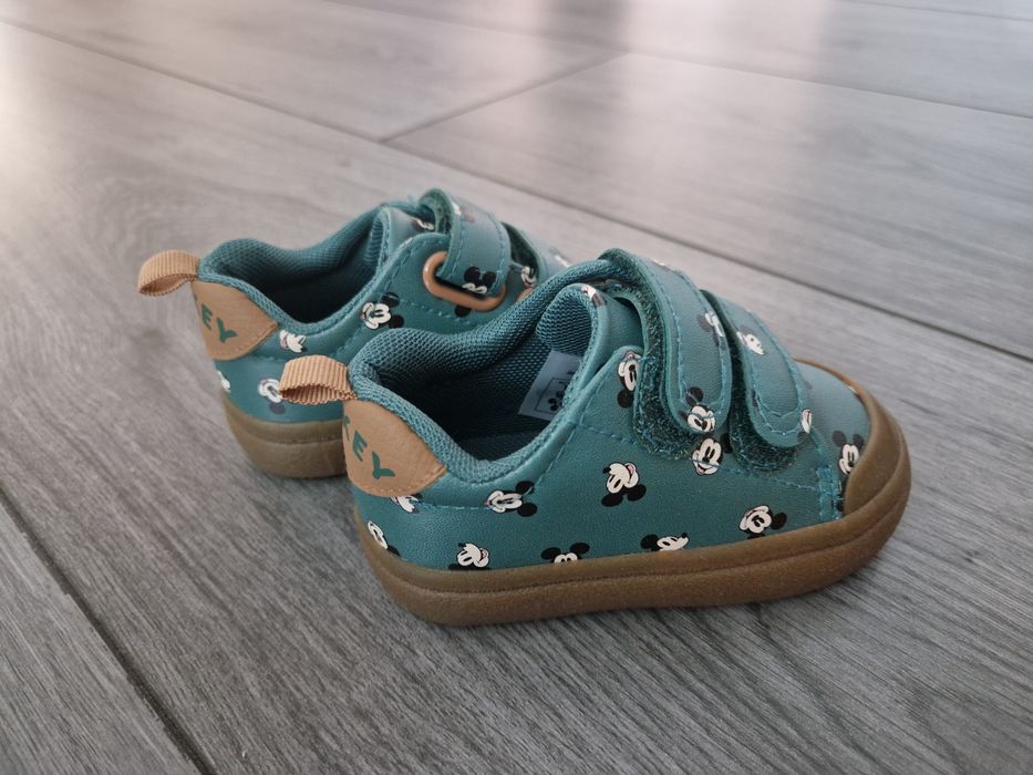 Adidasi H&M  , marimea 18/ 19 , noi fata eticheta !
