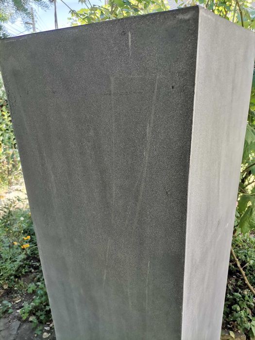 Дизайнерска саксия YANG сива