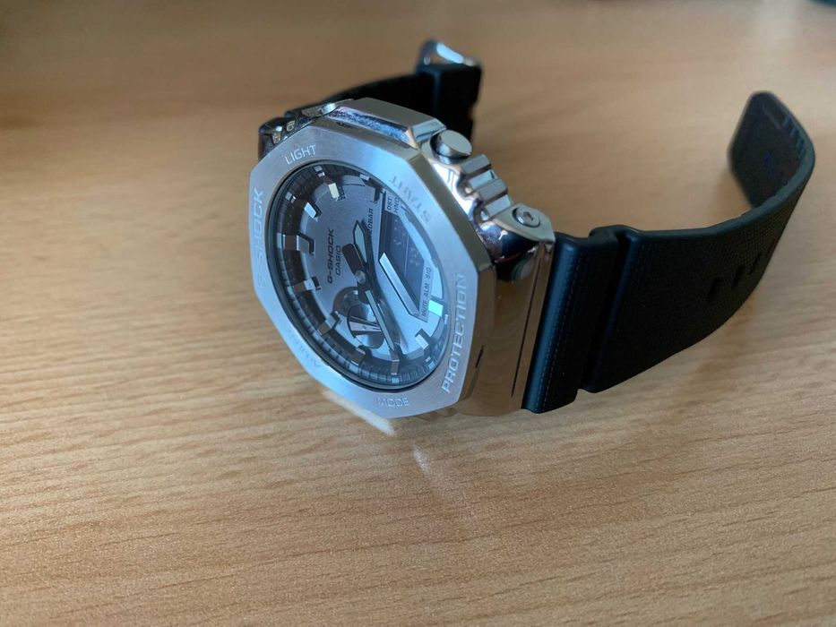 Часовници Lotus Chrono и Casio G-Shock