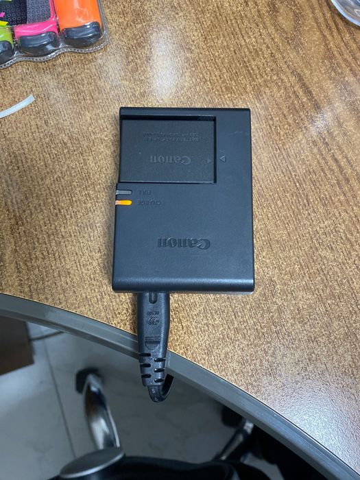 Продам Canon EOS 750D + объектив 18‑55 мм с торгом