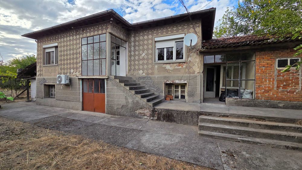 къща в гр Гълъбово - 3.8 дка