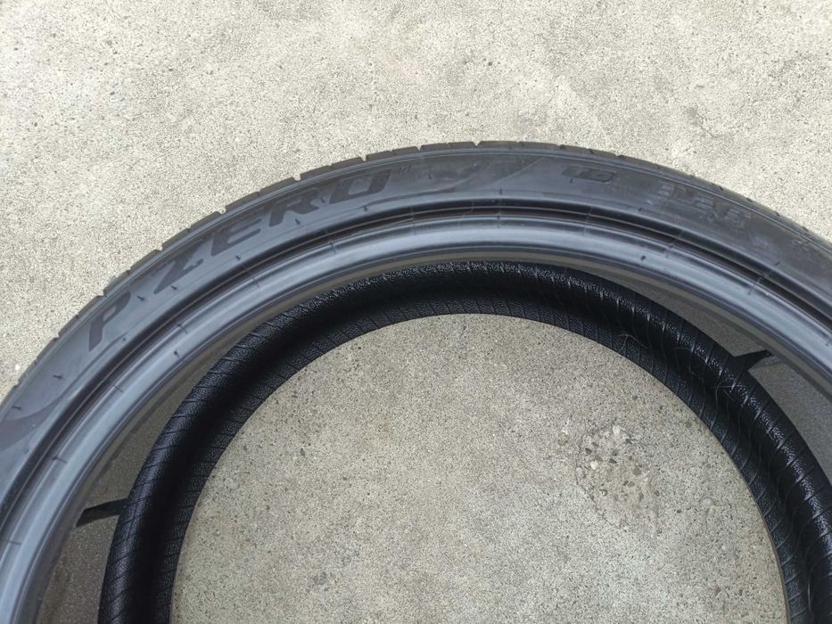 Doua anvelope vara 235 35 20 pirelli p zero pz4 pncs 6mm dot 3324