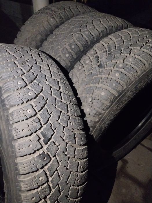 4 шины Nokian 225 70 R16.
