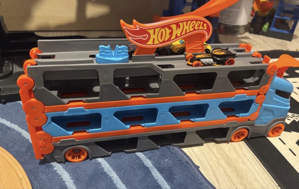 Camion Pista Lansator Hot Wheels Hauler