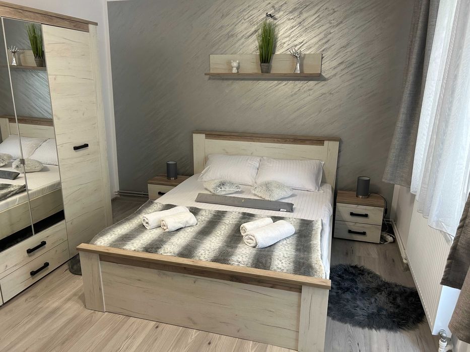 Inchiriez garsoniera centru, zona piscina VIP