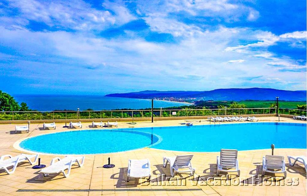 Тристаен апартамент с невероятна морска панорама в Бяла