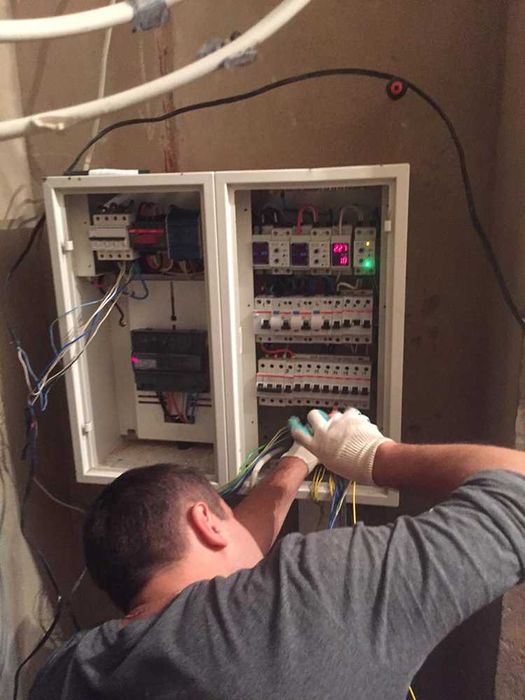 Семей электрик. Выезд на замыкания обрывы пропал свет замена автомата