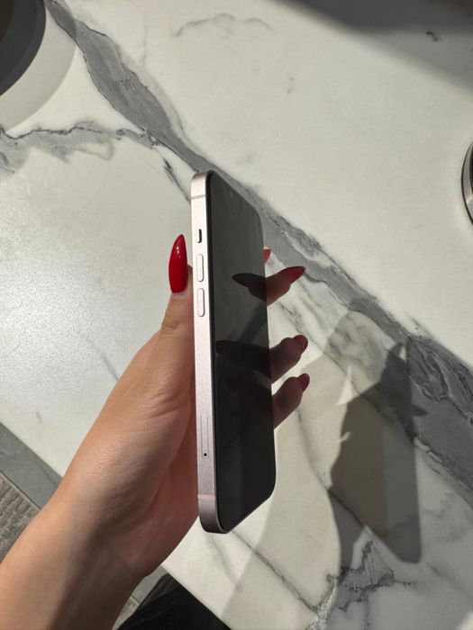 продам Iphone 13