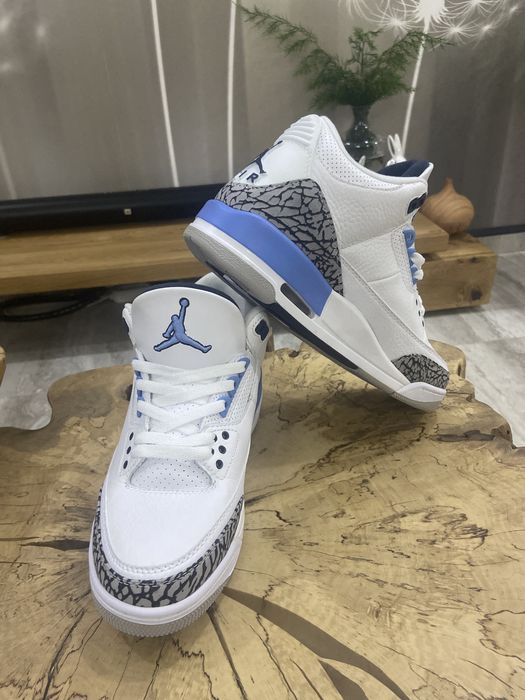 Air Jordan 3 UNC