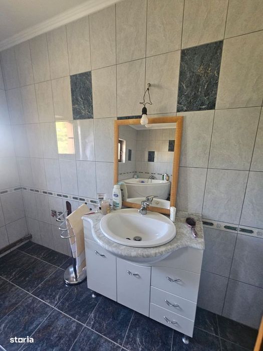 Casă de închiriat în apropiere de Curtea de Argeș.