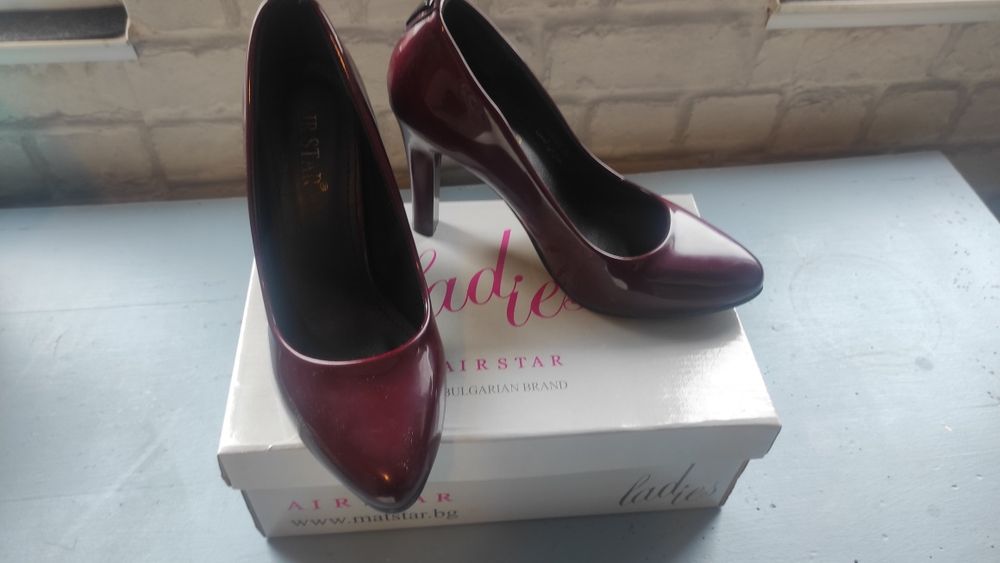 Маратонки и обувки Adidas и други