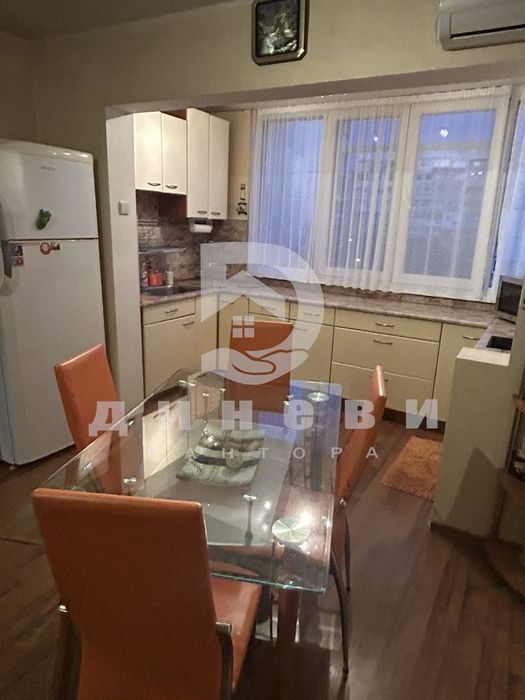 Тристаен апартамент в Железник - Център