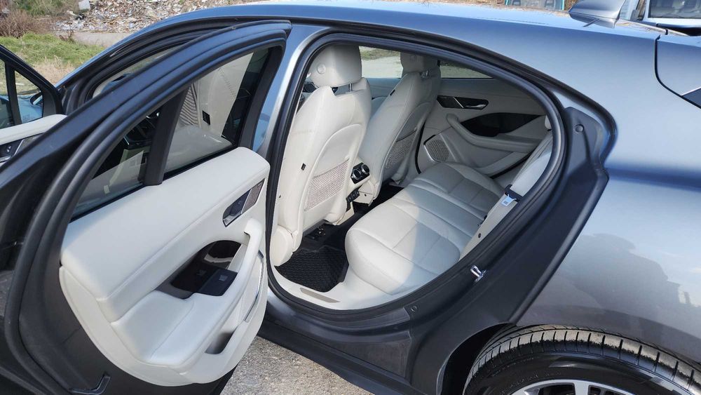 Jaguar I-Pace EV 400 First Edition 4x4 гаранция