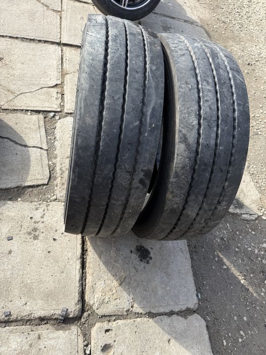 Vand 2 bucati 235/75R17,5Apollo