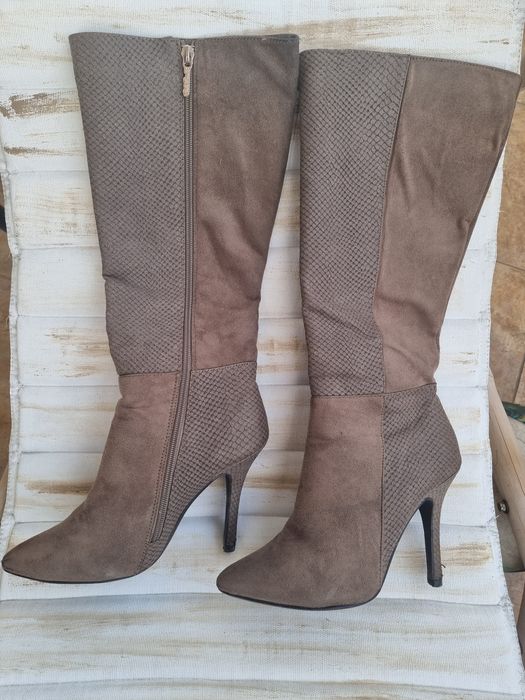 Високи дамски ботуши