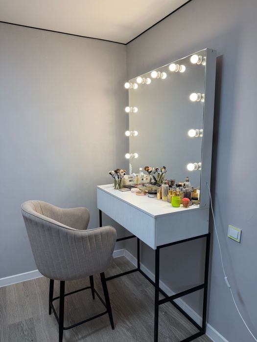 Сдается рабочее место в салоне